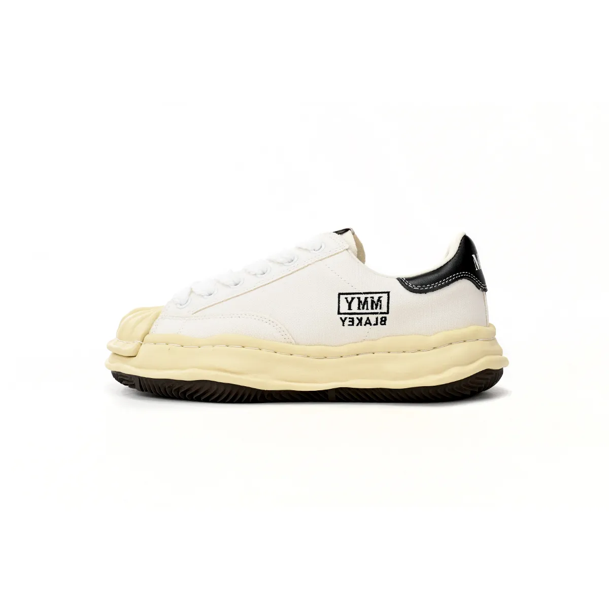 MMY-Retro-White-And-Black-Tail-1.webp MMY Retro White And Black Tail - Image 1